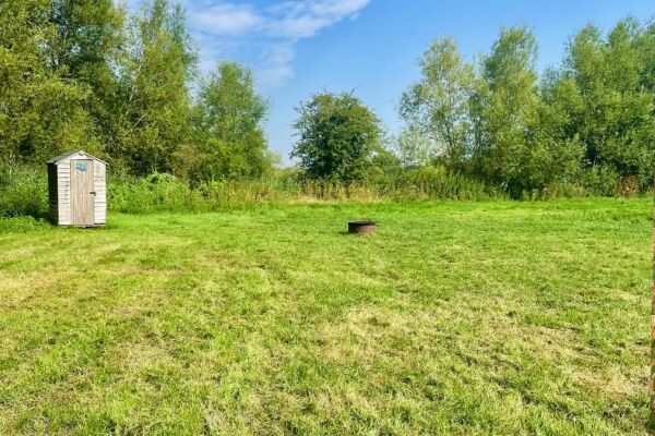 D'Oyleys Farm Wild Camping campsite in Stadhampton, Oxfordshire