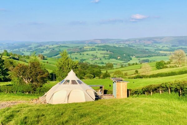 Dan Y Ser Glamping campsite in Llanidloes, Powys
